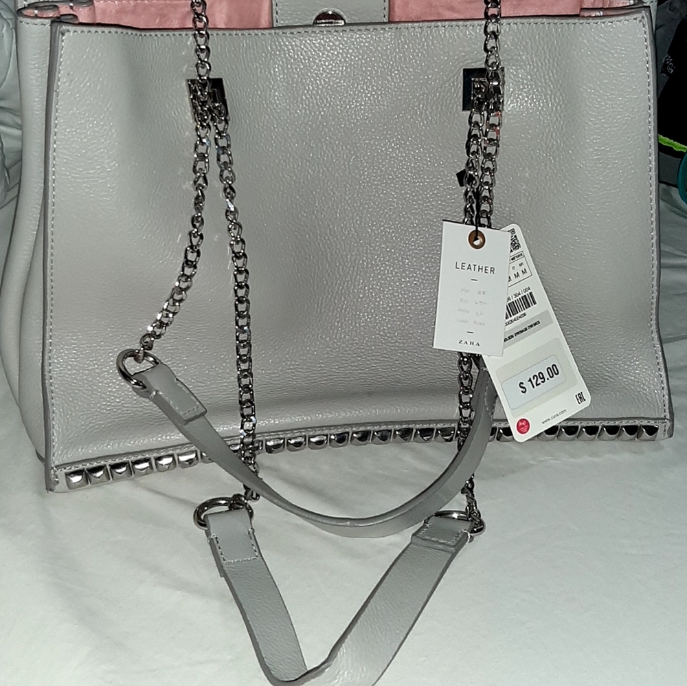 Chain handle tote bag